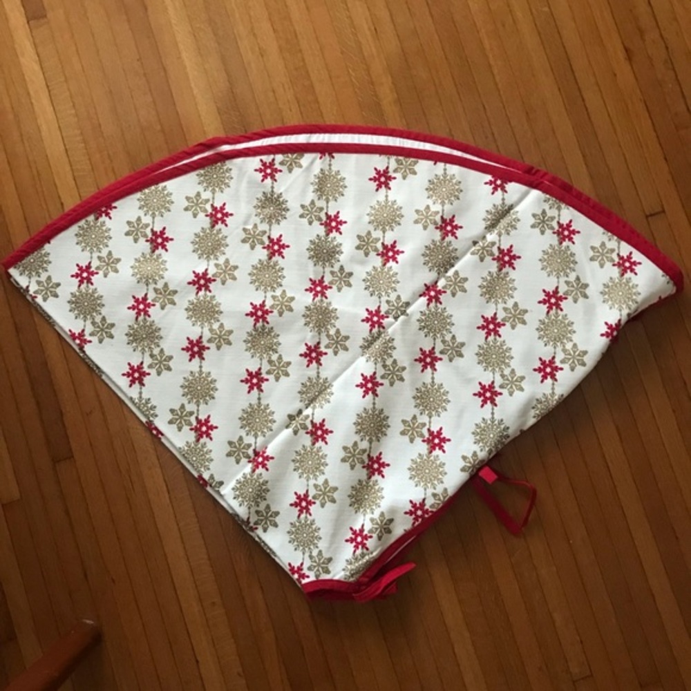 New snowflake Christmas tree skirt